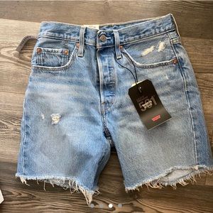 Levi’s Mid-Thigh 501 Shorts